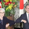 Thứ trưởng Ngoại giao Nhật Bản Takeo Mori (phải) và người đồng cấp Mỹ Wendy Sherman. (Nguồn: Kyodo)