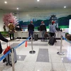 Hành khách tại sân bay quốc tế Nội Bài. (Ảnh: Huy Hùng/TTXVN)