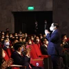 Thủ tướng Phạm Minh Chính và các đại biểu tham dự Chương trình nghệ thuật "Chiến sỹ áo trắng". (Ảnh: Dương Giang/TTXVN)