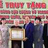 Lễ truy tặng danh hiệu Anh hùng lực lượng vũ trang nhân dân cho đồng chí Lữ Minh Châu, nguyên Phó Ban Tài chính đặc biệt N2683, nguyên Tổng giám đốc Ngân hàng Nhà nước Việt Nam. (Ảnh: Thống Nhất/TTXVN)