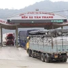 Xe chở hoa quả vào bến bãi thuộc cửa khẩu Tân Thanh, tỉnh Lạng Sơn. (Ảnh: Quang Duy/TTXVN)
