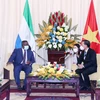 Chủ tịch UBND Thành phố Hồ Chí Minh Phan Văn Mãi hội kiến Tổng thống Sierra Leone Julius Maada Bio. (Ảnh: Xuân Khu/TTXVN)