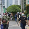 Người dân đeo khẩu trang phòng dịch COVID-19 tại Jakarta, Indonesia. (Ảnh: THX/ TTXVN)