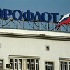Biểu tượng của hãng hàng không Nga Aeroflot trên đỉnh tòa nhà ở Moskva, Nga. (Ảnh: AFP/TTXVN)