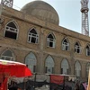 Toàn cảnh Thánh đường Hồi giáo ở thành phố Mazar-i-Sharif, Afghanistan sau vụ nổ bom, ngày 21/4. (Ảnh: AFP/TTXVN)