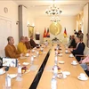 Quang cảnh buổi làm việc của Đoàn Giáo hội Phật giáo Việt Nam tại trụ sở Đại sứ quán Việt Nam tại Đức. (Ảnh: Mạnh Hùng/TTXVN)
