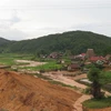 Làng Kon Bring (thị trấn Măng Đen, huyện Kon Plông) đang trở thành “mục tiêu” cho các đối tượng "vẽ" dự án và dụ dỗ người dân trong làng bán đất sản xuất. (Ảnh: Dư Toán/TTXVN)