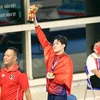 Niềm vui của vận động viên Trần Hưng Nguyên giành Huy chương Vàng nội dung 200m bơi ngửa nam với thành tích 2 phút 01 giây 58. (Ảnh: Phạm Kiên/TTXVN)
