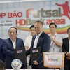 Đại diện VOV và HDBank ký kết hợp tác tổ chức Giải futsal HDBank Vô địch Quốc gia và Giải futsal Cúp Quốc gia năm 2022. (Ảnh: Tiến Lực/TTXVN)