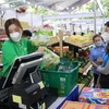 Đông đảo công nhân, người lao động mua sắm tại Ngày hội công nhân - Phiên chợ nghĩa tình năm 2022. (Ảnh: Thanh Vũ/TTXVN)