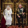 Nữ hoàng Anh Elizabeth II (trái) và Thái tử Charles dự lễ khai mạc Quốc hội tại London ngày 14/10/2019. (Ảnh: AFP/ TTXVN)