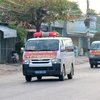 Xe của CDC Bình Thuận cùng đi để hỗ trợ test nhanh COVID-19 trước khi đón người dân từ tâm dịch TP.HCM về quê. (Ảnh: Nguyễn Thanh/TTXVN)