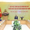 Thủ tướng Phạm Minh Chính chúc mừng các cơ quan báo chí nhân Ngày Báo chí cách mạng Việt Nam. (Ảnh: Dương Giang/TTXVN)
