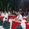 Chủ tịch nước Nguyễn Xuân Phúc cùng các đồng chí lãnh đạo Đảng, Nhà nước dự Cầu truyền hình trực tiếp "Khúc tráng ca hoà bình" tại điểm cầu Hà Nội. (Ảnh: Thống Nhất/TTXVN)