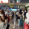 Hành khách tại sân bay Tân Sơn Nhất. (Ảnh: Tiến Lực/TTXVN)