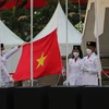 Quốc kỳ Việt Nam tung bay tại Lễ thượng cờ Đại hội thể thao người khuyết tật Đông Nam Á (ASEAN Para Games) lần thứ 11. (Ảnh: Hữu Chiến-Văn Phong/ TTXVN)