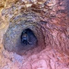 Hàng chục hầm đào vàng như thế này tại điểm Nậm Khá, xã Mù Cả, huyện Mường tè, tỉnh Lai Châu. (Ảnh: Nhóm PV TTXVN tại Lai Châu)