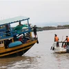 Tàu thuyền ra, vào cảng cá Phan Thiết. (Ảnh: Nguyễn Thanh/TTXVN)