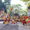 Tiết mục biểu diễn múa rồng tại lễ hội truyền thống đền Trần năm 2022. (Ảnh: Công Luật/TTXVN)