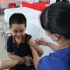 Tiêm vaccine phòng COVID-19 cho trẻ em tại trường Tiểu học Ngô Sỹ Liên, thành phố Bắc Giang. (Ảnh: Danh Lam/TTXVN)