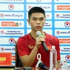 Cầu thủ xuất sắc nhất trận đấu Nguyễn Lê Phát trả lời câu hỏi của phóng viên sau trận đấu. (Ảnh: Trung Kiên/TTXVN)
