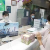 Khách hàng giao dịch tiền gửi tại Ngân hàng TMCP Việt Nam Thịnh Vượng. (Ảnh minh họa: Trần Việt/TTXVN)
