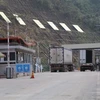 Hàng nông sản xuất khẩu qua đường chuyên dụng vận tải hàng hóa cửa khẩu Tân Thanh - Pò Chài. (Ảnh: Quang Duy/TTXVN)