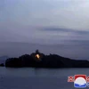 Một vụ phóng thử tên lửa hành trình tầm xa do Học viện Khoa học Quốc phòng Triều Tiên tiến hành tại một địa điểm không xác định. (Ảnh: AFP/TTXVN)