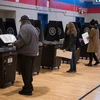 Cử tri bỏ phiếu trong cuộc bầu cử Quốc hội giữa nhiệm kỳ tại New York, Mỹ ngày 8/11/2022. (Ảnh: THX/TTXVN)