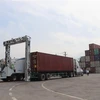 Kiểm tra vận hành máy soi container trong ngày ra mắt của Cục Hải quan Đồng Nai. (Ảnh: TTXVN phát)