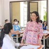 Nhà giáo Ưu tú, Phó Giáo sư, Tiến sỹ Lê Thị Phương Ngọc trong một giờ lên lớp với sinh viên Sư phạm Toán K4, Trường Đại học Khánh Hòa. (Ảnh: Phan Sáu/TTXVN)