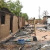 Nhiều ngôi nhà bị thiêu rụi sau vụ tấn công khủng bố ở Kukawa, Nigeria. (Ảnh minh họa: AFP/TTXVN)