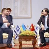 Chủ tịch Quốc hội Vương Đình Huệ gặp Phó Chủ tịch Quốc hội Ukraina Oleksandr Korniyenko. (Ảnh: Doãn Tấn/TTXVN)