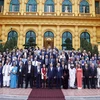 Chủ tịch nước Nguyễn Xuân Phúc với đoàn đại biểu dự Đại hội 22 Hội đồng Hòa bình thế giới. (Ảnh: Thống Nhất/TTXVN)