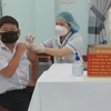 Nhân viên Y tế thành phố Tuy Hòa tiêm vaccine phòng COVID-19 cho trẻ em. (Ảnh: Xuân Triệu/TTXVN)