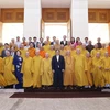 Thủ tướng Phạm Minh Chính với các đại biểu lãnh đạo Giáo hội Phật giáo Việt Nam. (Ảnh: Dương Giang/TTXVN)