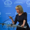 Người phát ngôn Bộ Ngoại giao Nga Maria Zakharova phát biểu với báo giới tại Moskva. (Ảnh: AFP/TTXVN)