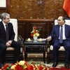 Chủ tịch nước Nguyễn Xuân Phúc tiếp Đại sứ Azerbaijan Shovgi Kamal Oglu Mehdizade. (Ảnh: Thống Nhất/TTXVN)