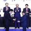Chủ tịch nước Nguyễn Xuân Phúc và Phó Thủ tướng Hàn Quốc Choo Kyung-ho chứng kiến lễ trao biên bản hợp tác về Văn hóa, Thể thao và Du lịch giữa hai nước. (Ảnh: Thống Nhất/TTXVN)