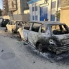 Các phương tiện bị hư hại do giao tranh tại thủ đô Tripoli, Libya. (Ảnh: THX/TTXVN)