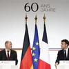 Tổng thống Pháp Emmanuel Macron (phải) và Thủ tướng Đức Olaf Scholz tại lễ kỷ niệm 60 năm Pháp và Đức ký hiệp ước hợp tác thời hậu chiến, ở Paris, Pháp, ngày 22/1/2023. (Ảnh: AFP/ TTXVN)