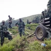 Các tay súng M23 gác tại Bunagana, CHDC Congo. (Ảnh: AFP/ TTXVN)