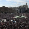 Người dân tham gia biểu tình yêu cầu tăng cường đầu tư cho dịch vụ y tế công, tại Madrid, Tây Ban Nha, ngày 12/2/2023. (Ảnh: AFP/TTXVN)