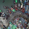 Chợ cá Bến Do trên vịnh Bái Tử Long. (Ảnh: Huy Hùng/TTXVN)