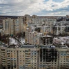 Một toà chung cư bị phá huỷ trong xung đột, tại Saltivka thuộc vùng Kharkiv, Ukraine ngày 20/2/2023. (Ảnh: AFP/TTXVN)