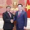 Chủ tịch Quốc hội Vương Đình Huệ tiếp Phó Chủ tịch Quốc hội Lào Khambay Damlath. (Ảnh: Doãn Tấn/TTXVN)