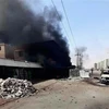 Khói bốc lên từ một tòa nhà trong cuộc giao tranh giữa quân đội Sudan và lực lượng bán quân sự RSF tại Khartoum, ngày 23/4/2023. (Ảnh: AFP/TTXVN)