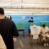 Cử tri Thái Lan bỏ phiếu tại một địa điểm bầu cử ở Bangkok, Thái Lan, ngày 7/5. (Ảnh: AFP/TTXVN)