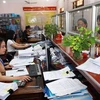 Cán bộ, nhân viên tại Chi cục Thuế khu vực Phổ Yên - Phú Bình, Thái Nguyên. (Ảnh: Danh Lam/TTXVN)