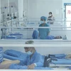 Bệnh nhân nhập viện vì COVID-19 tại Hà Nội. (Ảnh: Minh Quyết/TTXVN)
